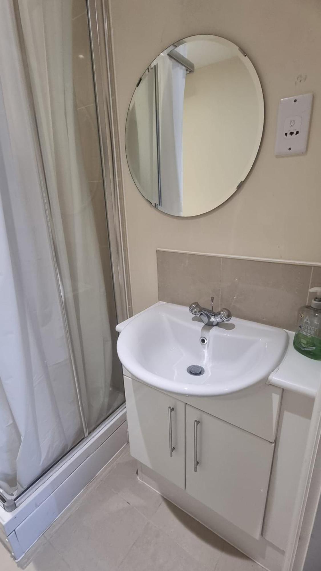 Central Spacious And Secure With A Double Bed Edgware Dış mekan fotoğraf